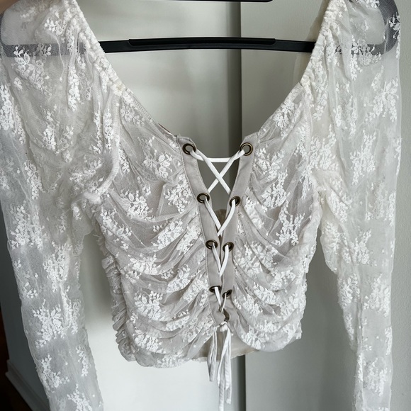 FREE PEOPLE lace mini crop long sleeve - Picture 1 of 3